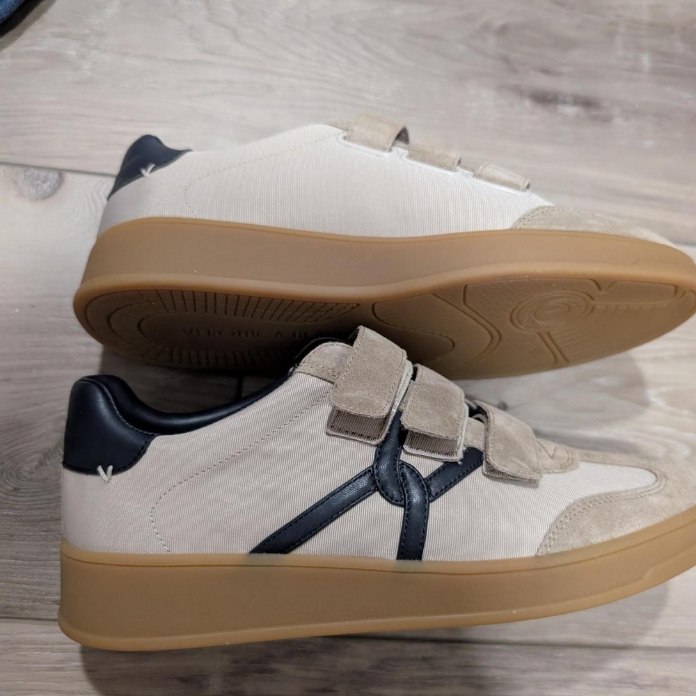 Sold Veronica Beard Beige and Navy Sneakers - Picture 5 of 5